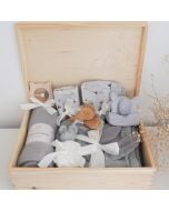 grand coffret en bois avec bestseller nouveau né de la marque Maylily